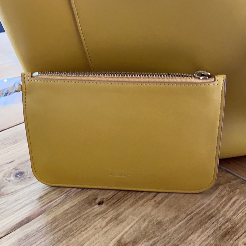 Brand new Aritzia tote with small wristlet - Picture 2 of 6